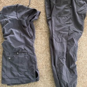 Koi Jogger scrub set